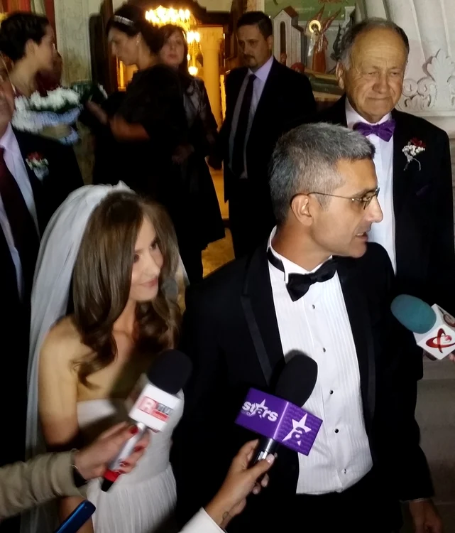 Oana şi Robert Turcescu au dat declaraţii presei în biserică, după cununia religioasă