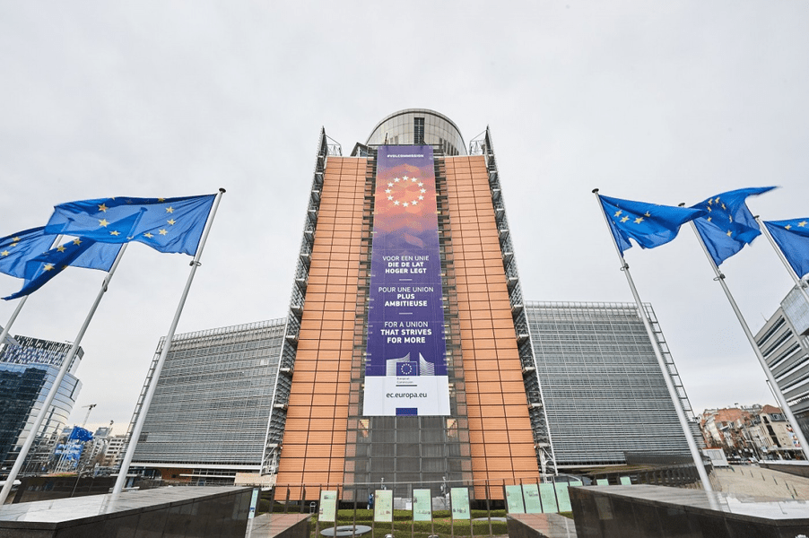 CE propune interzicerea produselor fabricate prin muncă forţată pe piaţa europeană