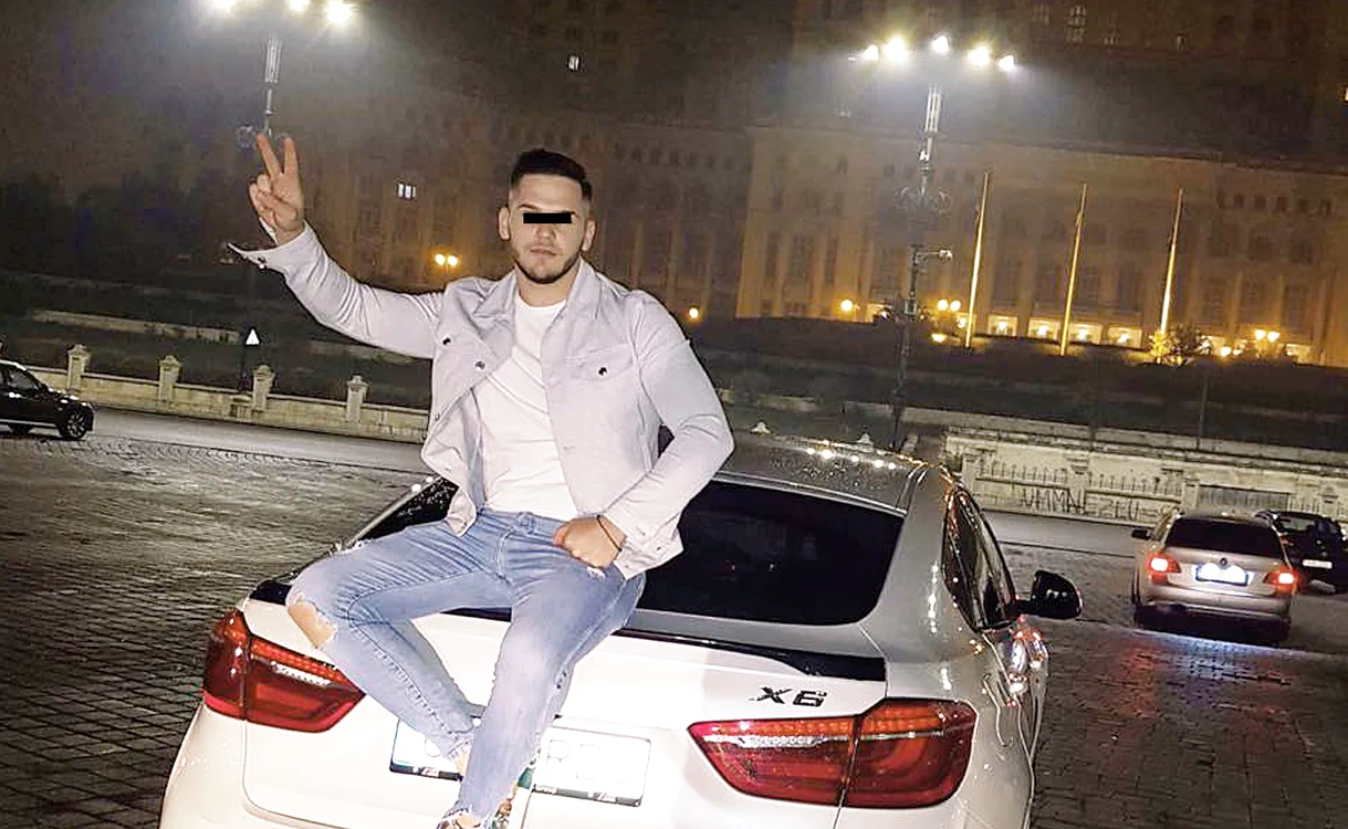 
    Tânărul a fost scos din apă după câteva minute  