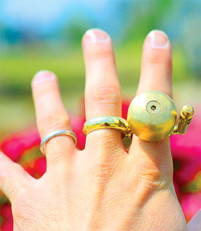 „The Runbell", clopoţelul-inel, care te scapă de pietoni într-o zonă aglomerată