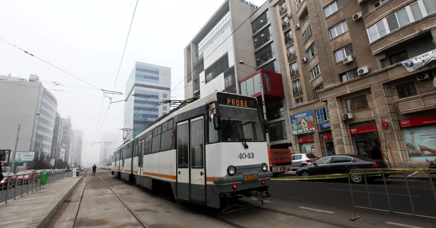 Tramvaiul s-a oprit câteva clipe în timpul probelor FOTO PMB