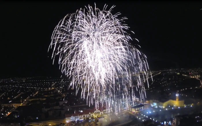 Cel puţin trei oameni au murit, iar alţi patru au fost răniţi într-o explozie produsă miercuri într-o fabrică de artificii din sudul Italiei