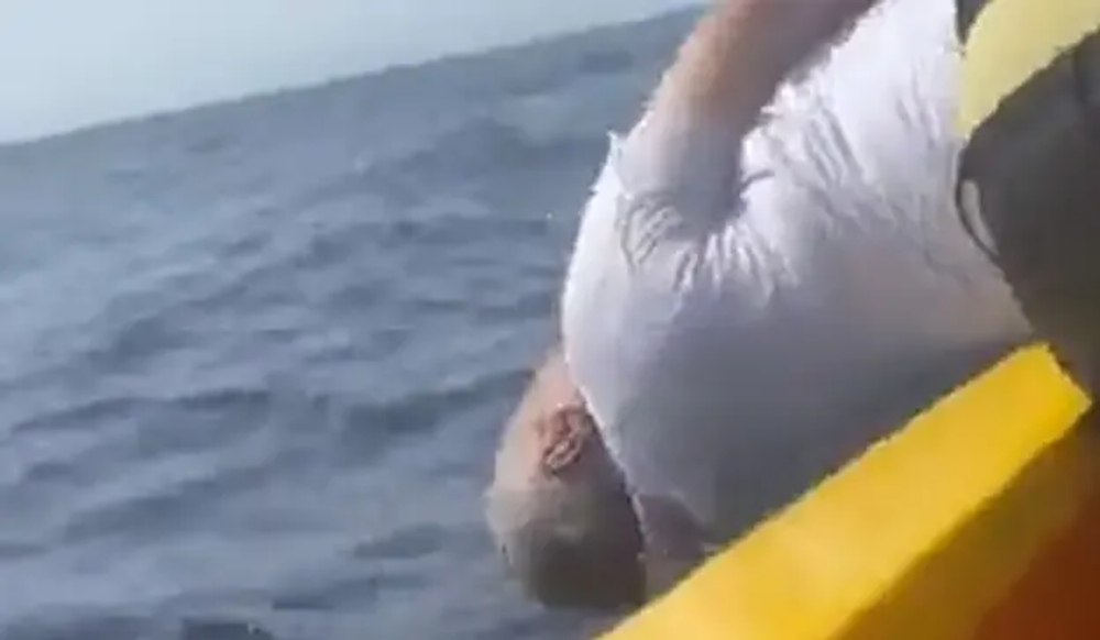 Imagini șocante de la execuția unui traficant de droguri: aruncat în ocean cu mâinile legate și o ancoră prinsă de trup VIDEO