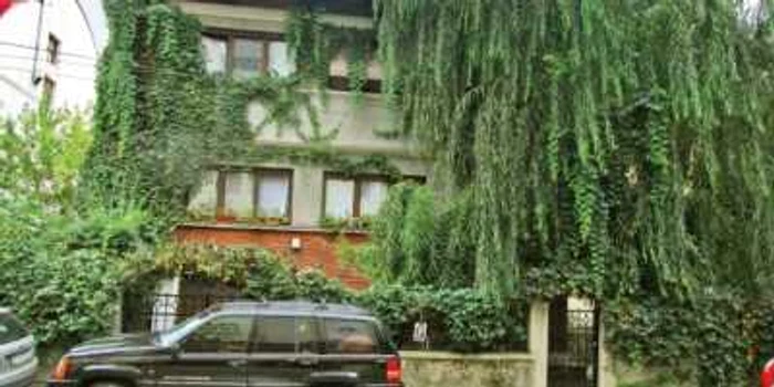 Vila de protocol, cu nouă camere, primită în 1990 de fosta concubină (actuală soţie) a lui Gelu Voican Voiculescu