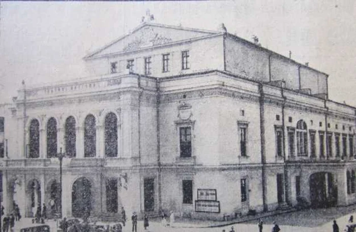 Clădirea Teatrului
Naţional, aşa cum apare într-o fotografie publicată de „Adeverul”, în anul 1935