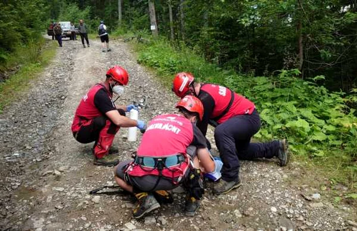 Victima a decedat în urma unei leyiuni la cap. FOTO: Salvamont Neamţ