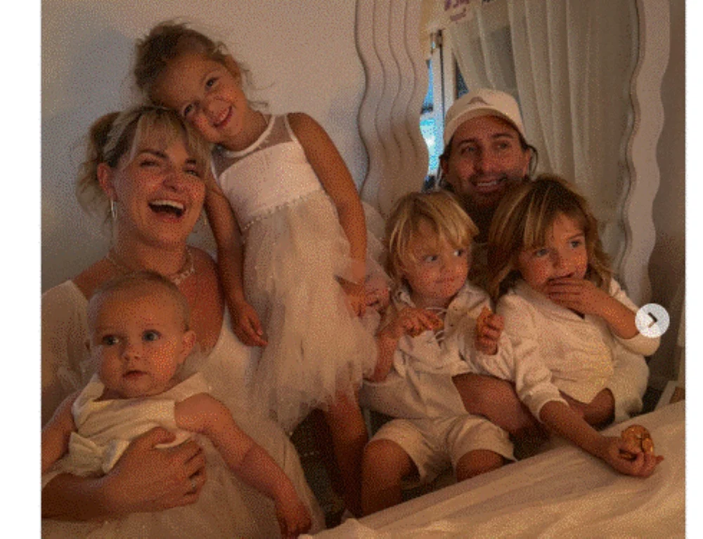 „Acești copii își vor schimba numele peste 18 ani”. Dezbatere pe social media provocată de o femeie care și-a botezat ciudat copiii