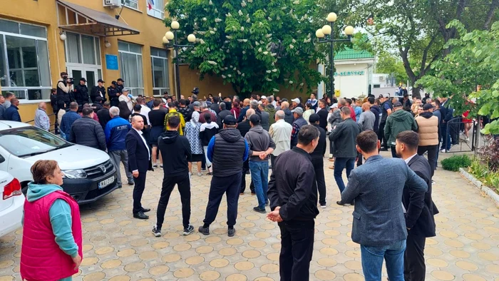La Comisia Electorală Centrală și Judecătoria Comrat au avut loc ridicări de acte. FOTO: Nokta.md