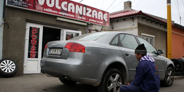 Schimbarea anvelopelor costă între 12 şi 35 de lei pentru fiecare roată