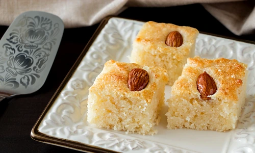 Prajitura cu gris  Sursa foto shutterstock 692244523 jpg