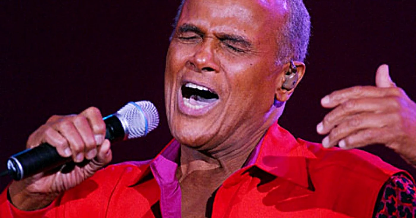 Actor şi cântăreţ legendar, Harry Belafonte este premiat şi pentru actele sale de caritate
