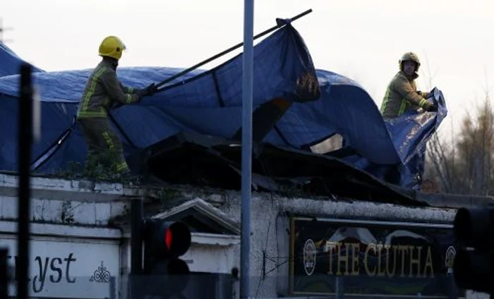 Elicopter prăbuşit în Glasgow (FOTO REUTERS)