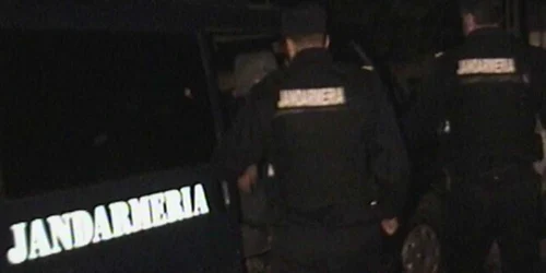 Oamenii legii au descins în cluburi de noapte