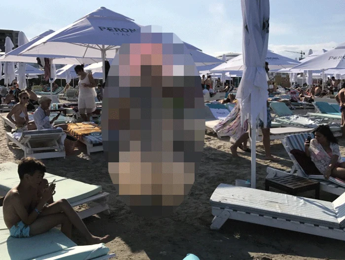 
    Ce-ți trebuie costum de baie când ai unul în formă de penisFoto: Click!  