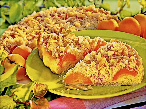 tarta cu caise si aluat sfaramicios jpeg