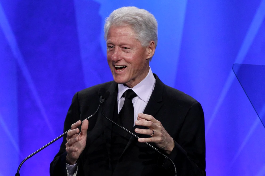 Bărbatul care îl însoţea pe Bill Clinton (foto) a fost victima hoţilor de buzunare FOTO Reuters