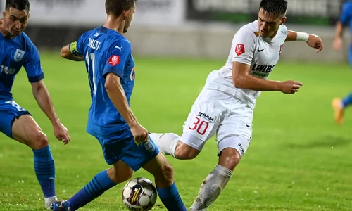 Daniel Paraschiv (în alb), marcatorul meciului (Sportpictures) jpg
