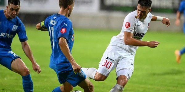 Daniel Paraschiv (în alb), marcatorul meciului (Sportpictures) jpg