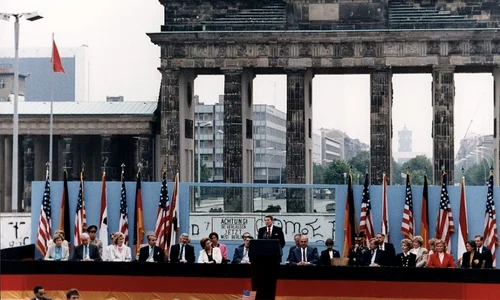 973px President Reagan giving a speech at the Berlin Wall, Brandenburg Gate, Federal Republic of Germany June 12, 1987 jpg