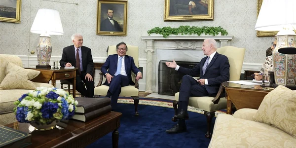 Joe Biden si presedintele Columbiei Gustavo Petro in Biroul Oval din Casa Alba Foto EPA EFE jpg