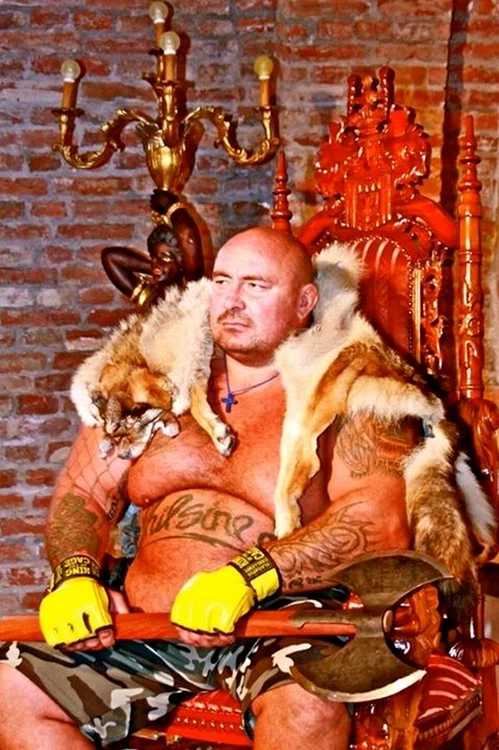 Sandu Lungu are aparitii colorate in ring