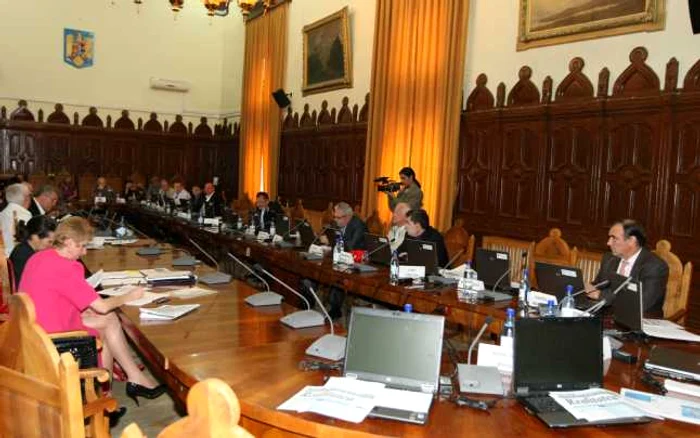 Consilierii locali au votat împotriva acordării subvenţiei Foto: Bogdan Dimofte