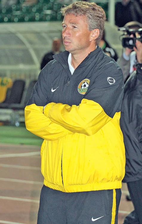 
    Dan Petrescu  