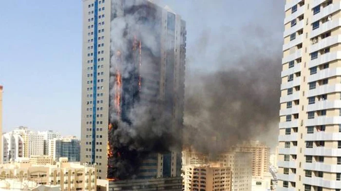 Patruzeci de apartamente au fost cuprinse de incendiu FOTO Satyaki Sarkar/Gulf News Reader