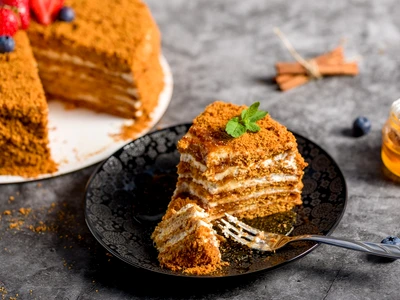 Tort ungar  Sursa foto shutterstock 2322289845 jpg