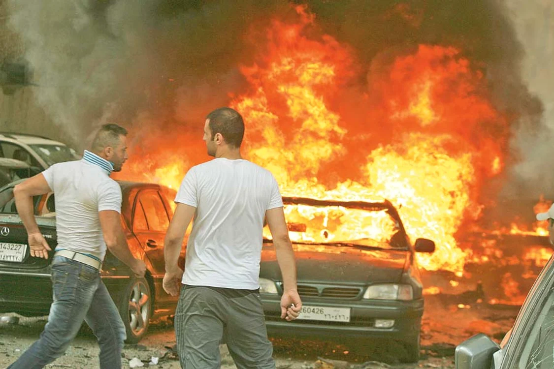 
    Luptele de stradă din  Damasc şi Homs continuă,  armata deschizând focul  împotriva populaţiei (Fotografii: Reuters)  