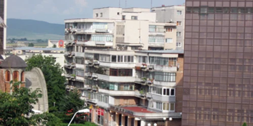 Hunedoara: Hunedorenii sunt ţinuţi departe de „Prima Casă”