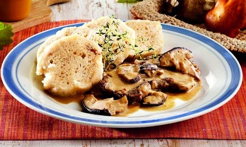 Carne de vită cu sos de hrean jpeg