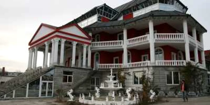 Palatul regelui Stănescu a fost percheziţionat de poliţişti