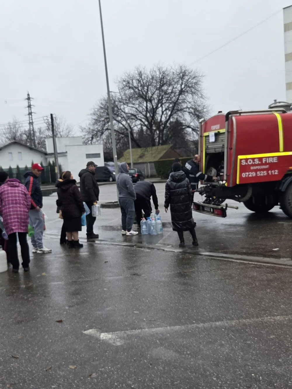 Autoritățile din Dâmboviţa și Prahova cer apă din rezerva de stat pentru populația afectată. „Pentru moment, nu ne interesează vinovații”