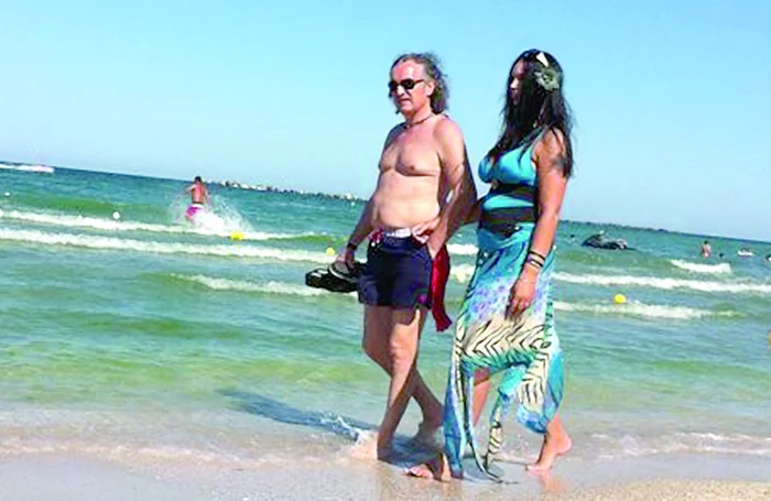 
    Miron şi Marinela  şi-au afişat  burticile la malul mării  