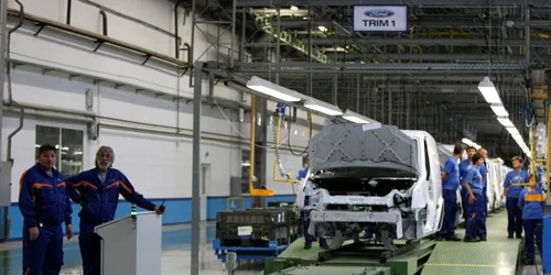 Ford va face un prim val de angajari. in 2012. Foto:arhivă