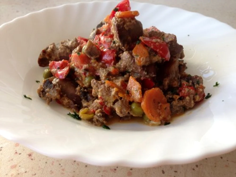
    Ficat de pui cu legume  