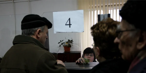 Angajaţii de la asociaţia de apă şi-au împărţit deja banii