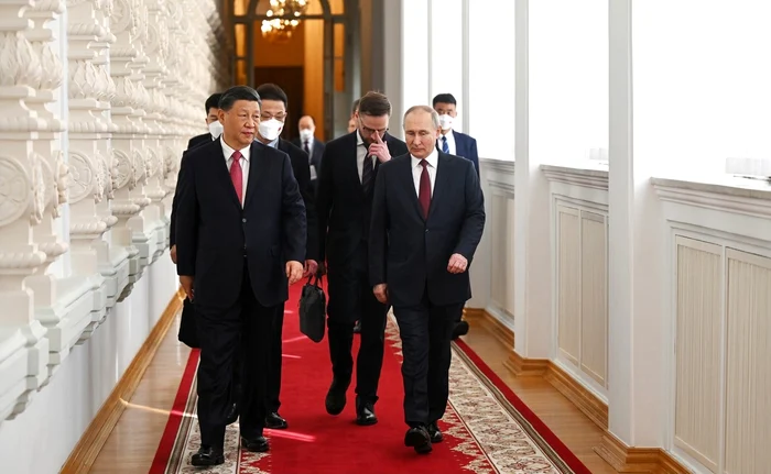 Xi Jinping (stânga) și Vladimir Putin FOTO Profimedia