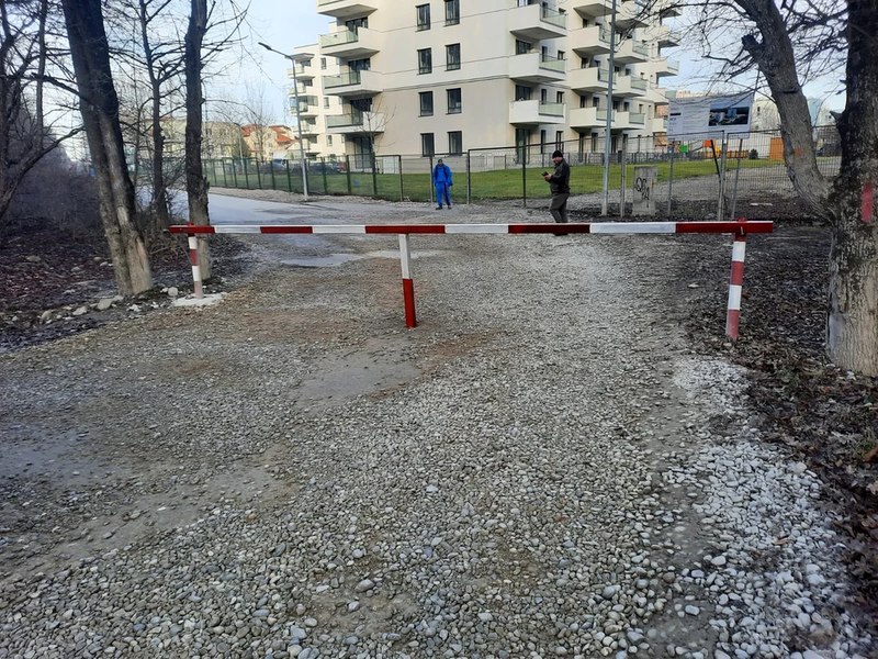 Calvarul locuitorilor din cartierul Greenfield – Pădurea Băneasa care nu au căi de acces. Un bărbat intră în greva foamei