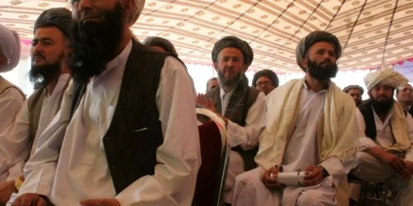 VIDEO Bătrânii paştuni: "Karzai nu merită viaţa copiilor noştri"