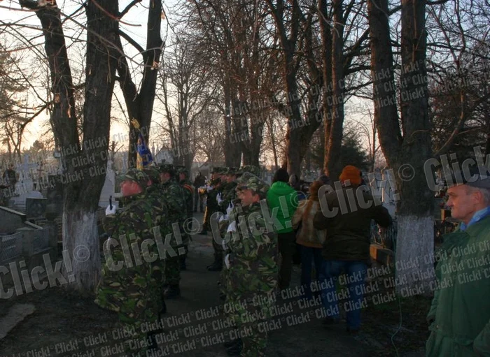 Vasile Muraru l-a condus pe Nae Lăzărescu, partenerul său de scenă, pe ultimul drum (Foto: Ştefan Borcea)