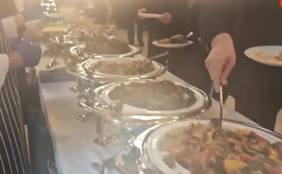 Ce au mâncat invitații președintelui Nicușor Dan la recepția după învestire. Nu au lipsit sarmalele și fasolea cu ciolan 