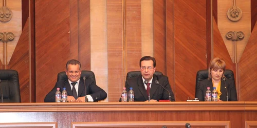 Noul prezidiu al Parlamentului: Vlad Plahotniuc, prim-vicepreşedinte, Marian Lupu, preşedinte, şi Liliana Palihovici, vicepreşedinte