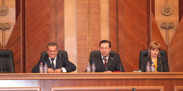 Noul prezidiu al Parlamentului: Vlad Plahotniuc, prim-vicepreşedinte, Marian Lupu, preşedinte, şi Liliana Palihovici, vicepreşedinte