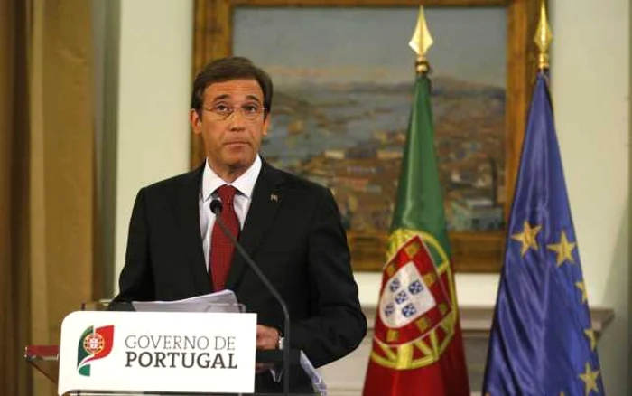 Premierul portughez Passos Coelho, în timp conferinţei de presă televizate de la sediul Parlamentului, palatul Sao Bento din Lisabona FOTO: Reuters