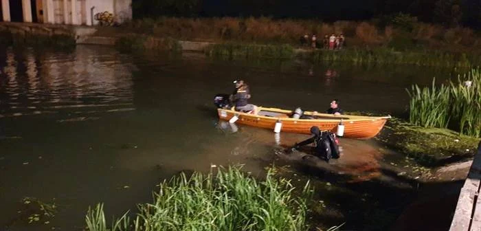 Scafandrii au găsit trupul neînsuflețit al micuțului după ore întregi de căutări Sursă foto: ISU Hunedoara