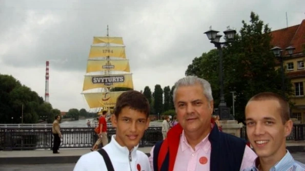Pentru că fiul lui Adrian Năstase cochetează cu nazismul, va merge la institutul Elie Wiesel jpeg
