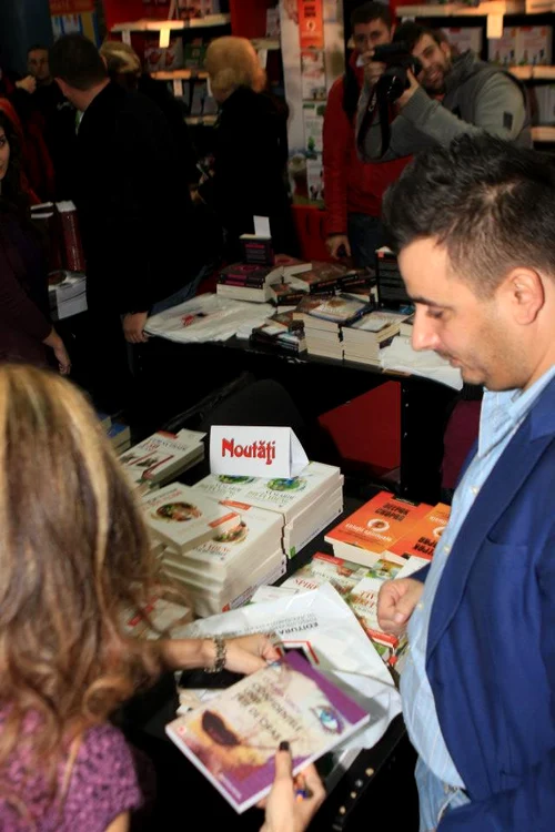 Lansarea cărţii «Confidenţele unei fete de oraş», de Claudia Voicu.