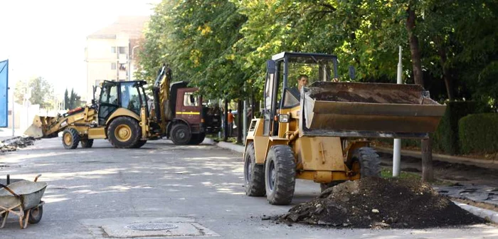 Sunt vizate reparaţii asfaltice cu mixtură asfaltică